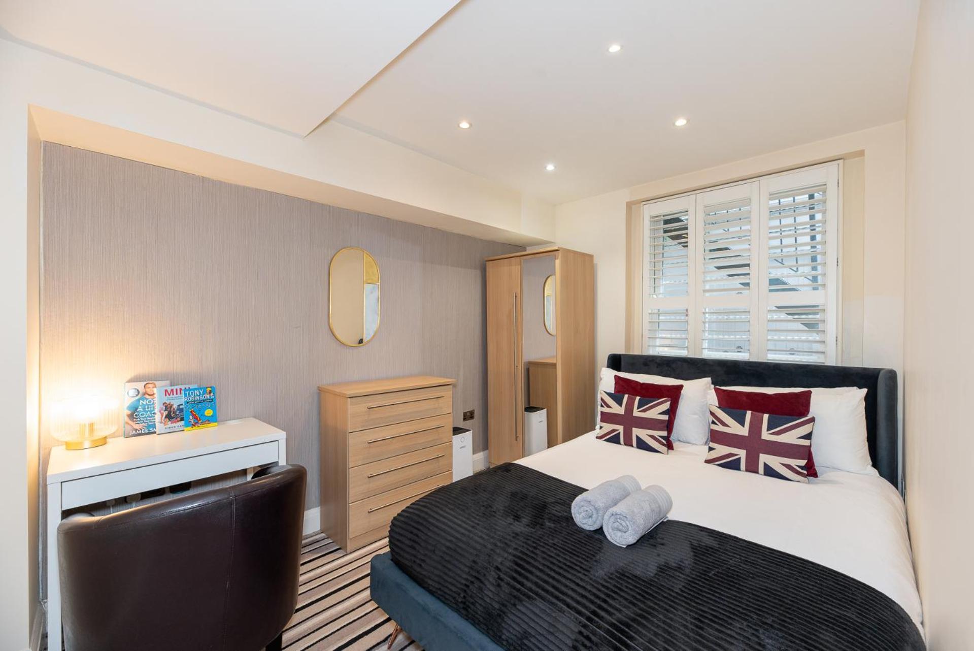 3 Bedroom Apartment With Private Terrace In Pimlico, Westminster, Victoria London Exterior photo